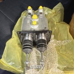 500V Spool Valve Hydraulic Control Valve Dual Lever Yellow Caps Heavy Equipment
