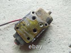 Farmall 460 IH tractor hydraulic control valve with linkage control rod