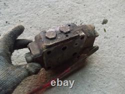 Farmall 460 IH tractor hydraulic control valve with linkage control rod