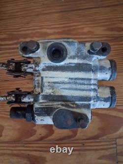 Ford 730 Hydraulic Control Valve