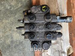 Gehl SL5625 Hydraulic Control Valve