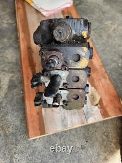 Gehl SL5625 Hydraulic Control Valve