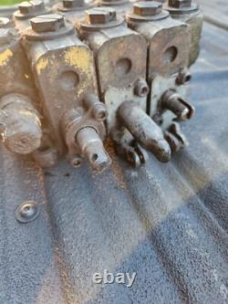 Gehl SL5625 Hydraulic Control Valve
