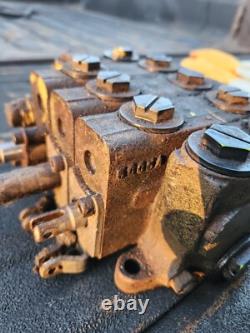 Gehl SL5625 Hydraulic Control Valve