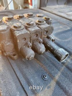 Gehl SL5625 Hydraulic Control Valve