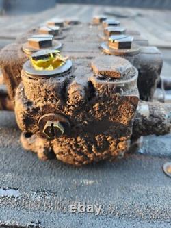 Gehl SL5625 Hydraulic Control Valve