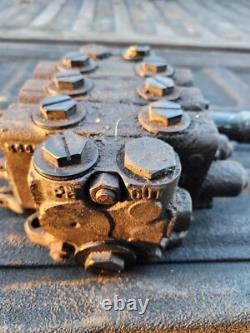 Gehl SL5625 Hydraulic Control Valve
