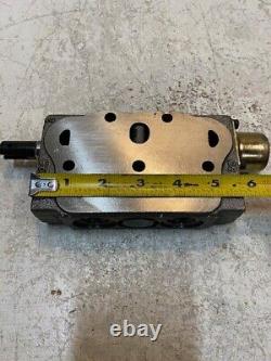 Hydraulic Direct Control Valve 052029 250610 5-1/2 x 3-1/4