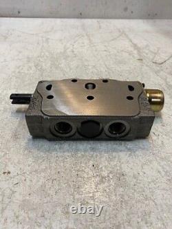 Hydraulic Direct Control Valve 052029 250610 5-1/2 x 3-1/4