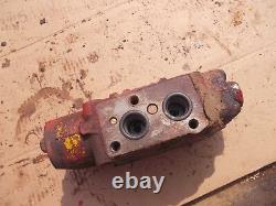 International 300 350 utility tractor IH RR in hydraulic control valve assembly