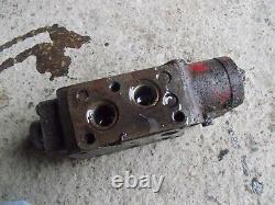 International 350 utility tractor IH hydraulic control valve block assembly