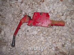 International 504 utility tractor IH hydraulic control valve with lever handle
