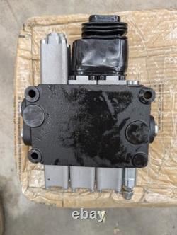M45 Manual Hydraulic Directional Control Valve 3-Spool (Ship delay 15 days) M45 Manual Hydraulic Directional Control Valve 3-Spool (Ship delay 15 days)