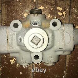 Nos VICKERS 3 Position Spring Return HYDRAULIC DIRECTIONAL CONTROL VALVE C 432 C