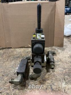 Parker D1VL1DN-72 Hydraulic Control Valve with FM2DDKN-50 500/5000PSI