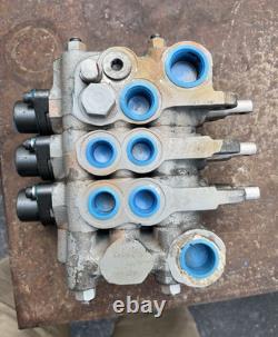 Parker LD130LS 3-Spool Manual Hydraulic Control Valve 20 GPM 3500 PSI 3/4