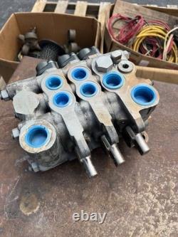 Parker LD130LS 3-Spool Manual Hydraulic Control Valve 20 GPM 3500 PSI 3/4
