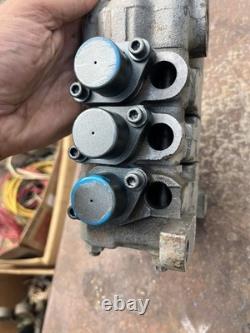 Parker LD130LS 3-Spool Manual Hydraulic Control Valve 20 GPM 3500 PSI 3/4