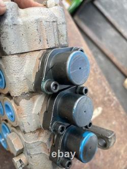 Parker LD130LS 3-Spool Manual Hydraulic Control Valve 20 GPM 3500 PSI 3/4