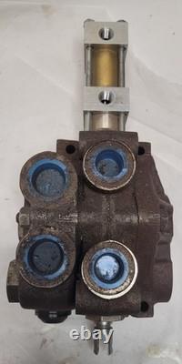 REVE 8072 8398D 6770 10 L92 P711 V20 5989 A 3000 Hydraulic Control Valve
