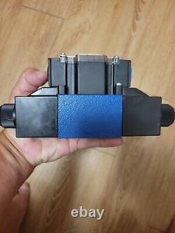 Rexroth R978875049 Hydraulic directional control valve