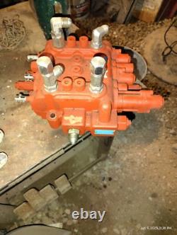 Slightly used hydraulic control valve / Nabtesco 220755-01 21704839