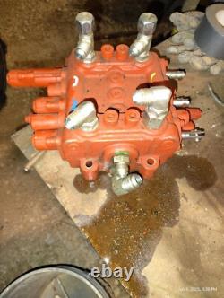 Slightly used hydraulic control valve / Nabtesco 220755-01 21704839